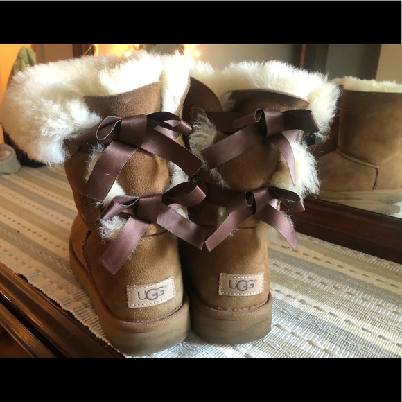 UGG BAILEY BOW BOOTS ✨ - Picture 3 of 4